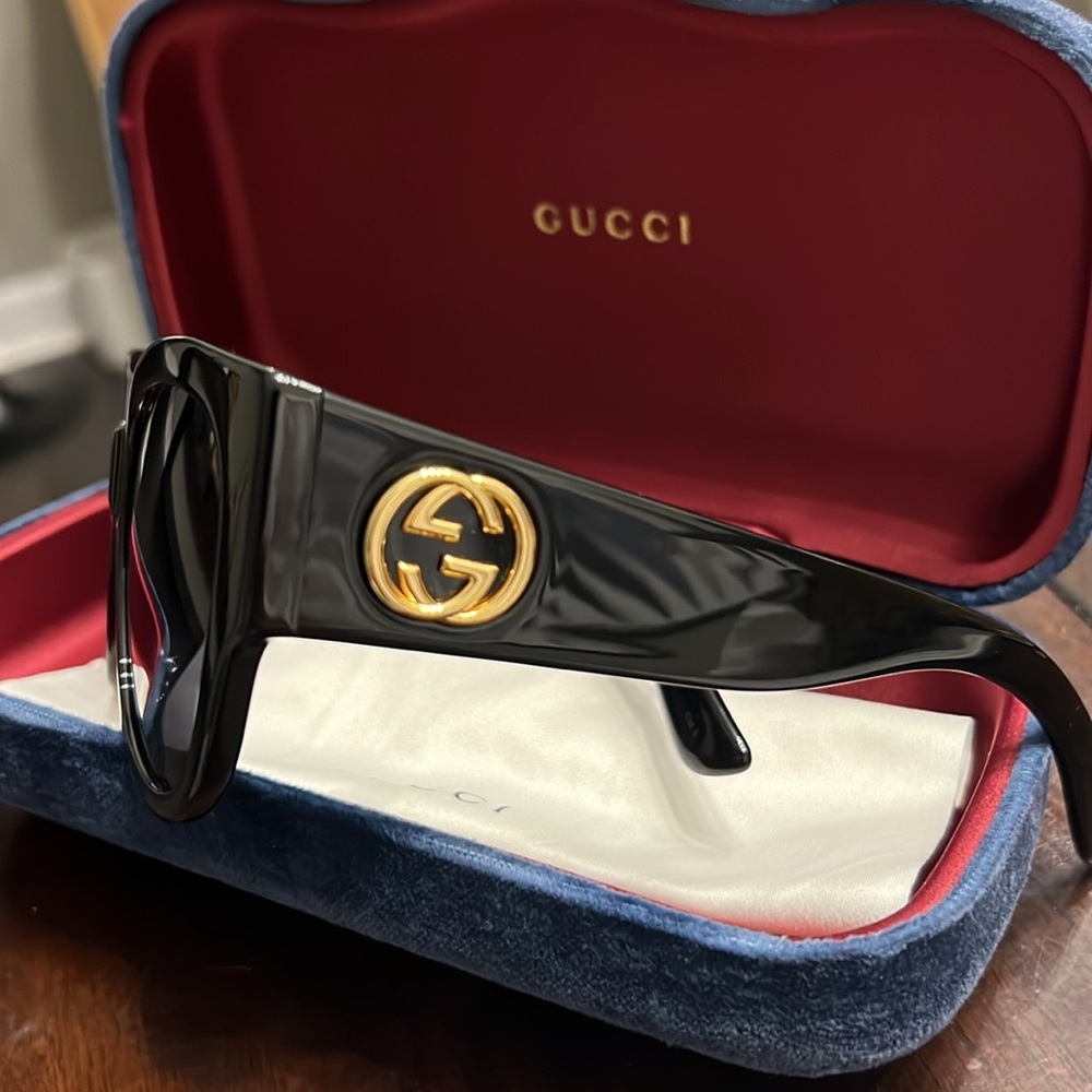 Like brand new authentic oversized black Gucci sunglasses